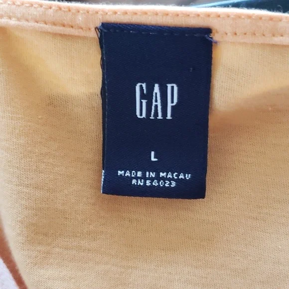 Gap Short Sleeve V-neck Tee with Embroidery Large - Picture 6 of 7